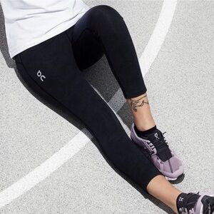 On Running Run On Clouds Active Tights Cropped Leggings Black Women Medium
